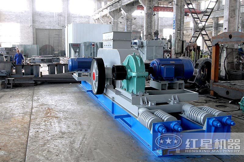 紅星輥式破碎機生產(chǎn)車間實拍