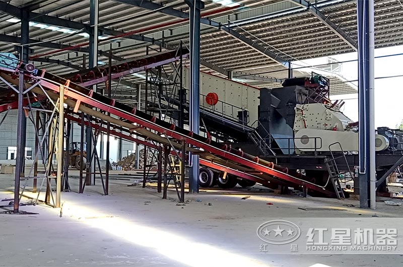 輪胎移動反擊破作業(yè)現(xiàn)場