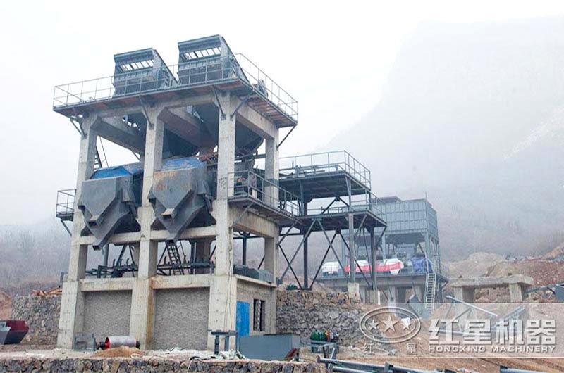 泉興時(shí)產(chǎn)300噸樓站式制砂機(jī)生產(chǎn)線(xiàn)項(xiàng)目現(xiàn)場(chǎng)