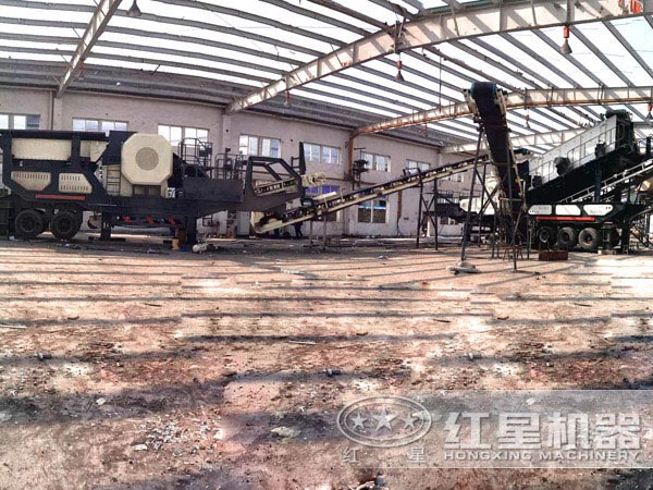 移動(dòng)式破碎機(jī)現(xiàn)場圖