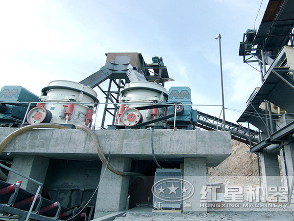 多缸液壓圓錐破碎機現(xiàn)場圖