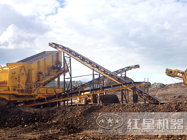 時產(chǎn)300噸車載移動式破碎站現(xiàn)場圖