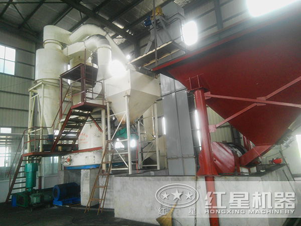 葉臘石磨粉機(jī)現(xiàn)場(chǎng)圖2